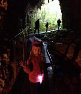 Auckand for Kids visits Waitomo glow worm caves