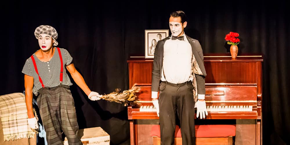 at La Vie Dans Une Marionette