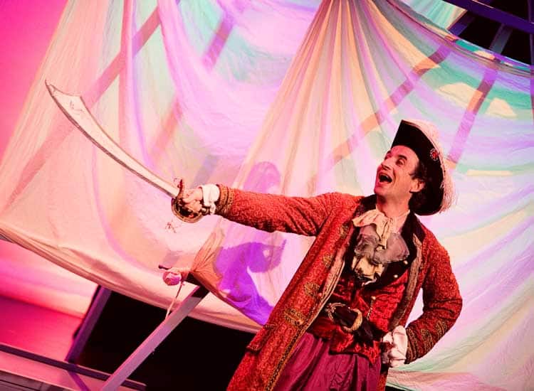 The man whose mother as a pirate live show