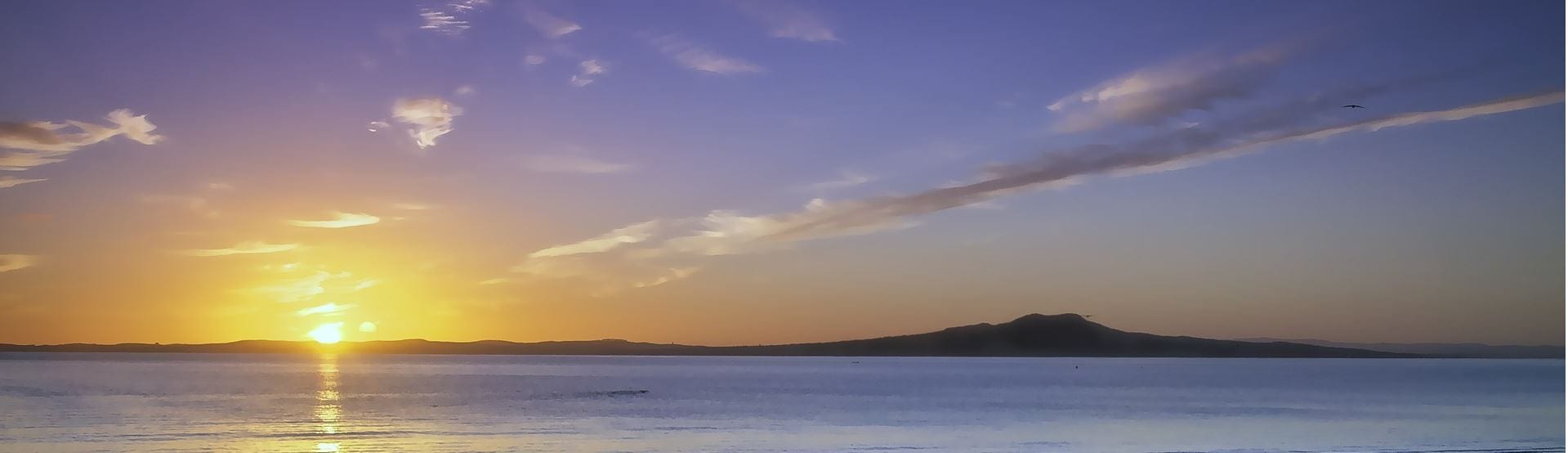 Auckland sunrise with Rangitoto in the background - AUCKLAND FOR KIDS