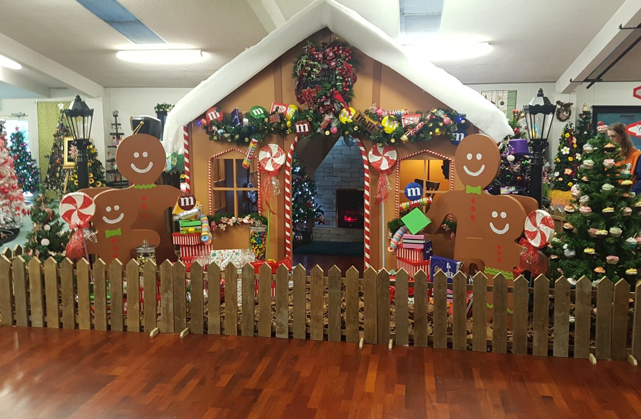 Christmas Tree Showcase - Gingerbread House
