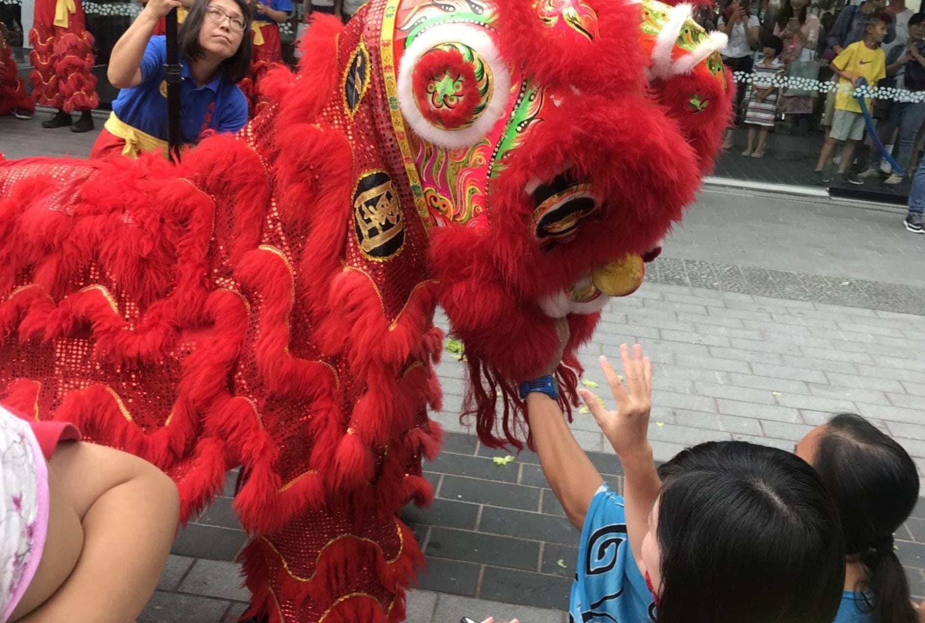 Children and a Chinese new year dragon