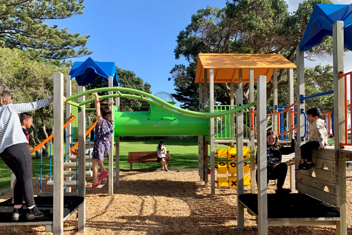Children playing at Eastern Beach playground | Photo: Auckland for Kids