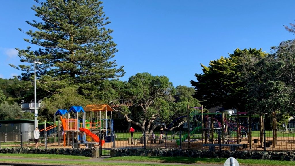 Eastern Beach Fully fenced playground, East Auckland, New Zealand | Photo: Auckland for Kids