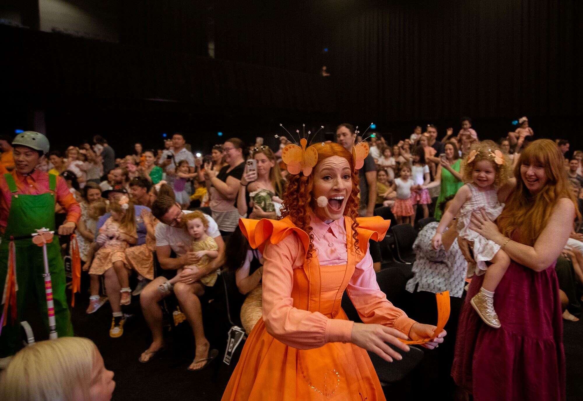 Emma Memma Twirly singing in front of a family audience on her World Tour