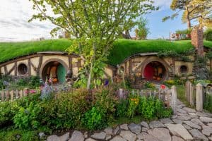 Hobbiton Hole - Photo: Hobbiton Movie Set