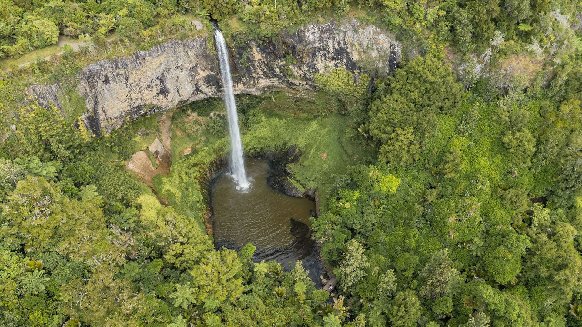 Bridal Veil Falls - Photo by Wallace Fonseca