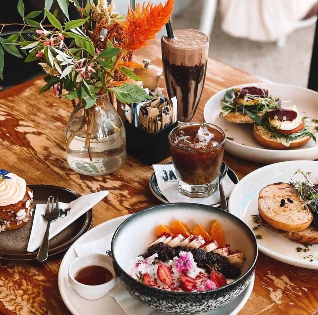 Colourful organic brunch dishes and drinks served at Jam Organic Café in Takapuna